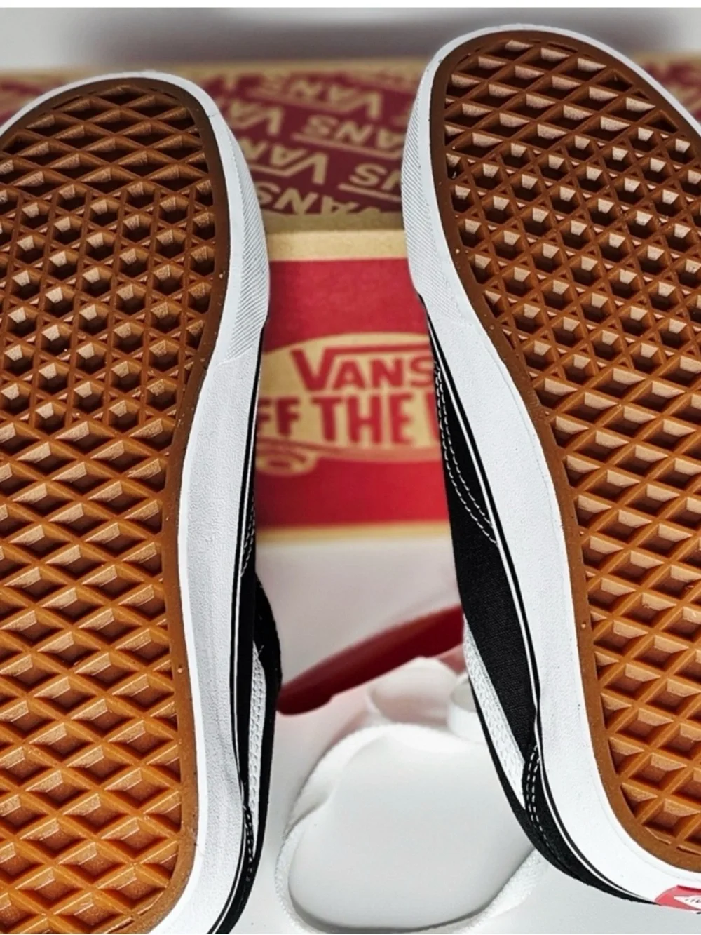 Vans Black and White Low Top Sneakers Sz 3.5Y NIB - Picture 3 of 5